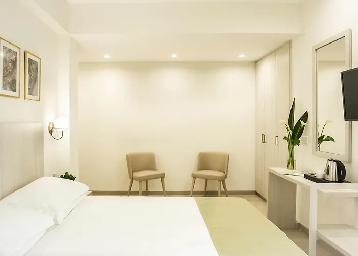 מלון Roseum Boutique 3*