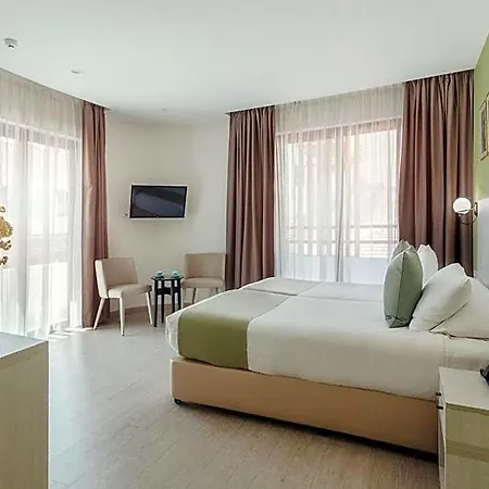 Roseum Boutique Ларнака
